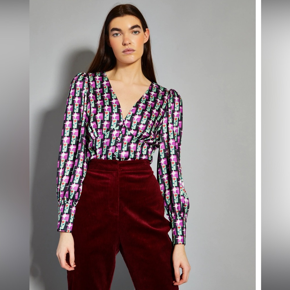 Glamorous multi color Print V-Neck Button Front Blouse NWT Anthropologie